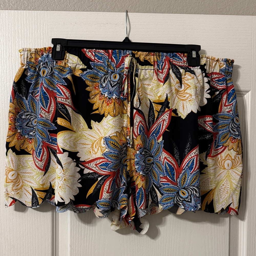 SHEIN 4X Patterned Women's Shorts